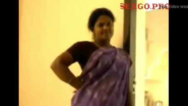 Indian home aunty fucking in home with servant